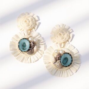 *NWT* Chic Cream, Limpet Shell + Pearl Earrings